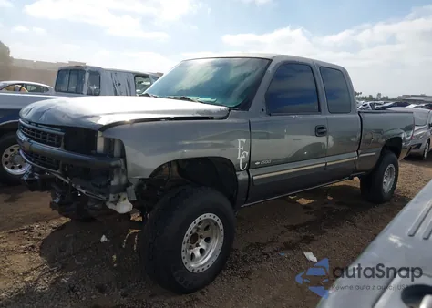 2001 Chevrolet Silverado 1500 Ls из США, поврежденный, VIN 2GCEC19T811324075